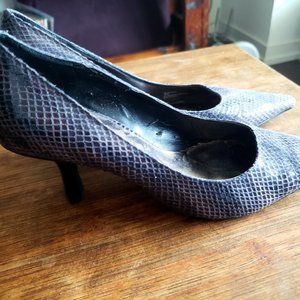 Gray Snake Pattern Low Heel - Size 7